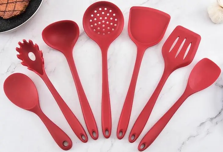 How to maintain silicone kitchenware